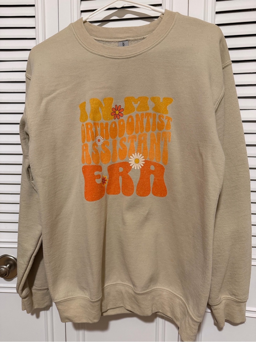 Gildan Beige Crewneck Sweatshirt with Orange & Yellow Graphic